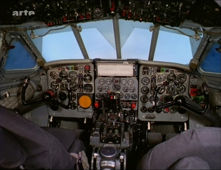 Cockpit of a de Havilland DH106 Comet.