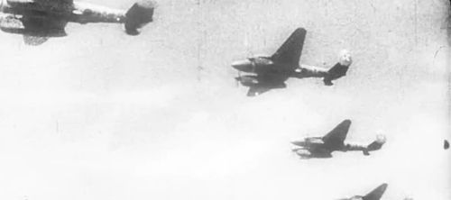 KhronikaPB Pe-2 war.jpg
