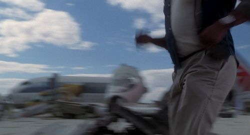 VideoScreenshot--HBO-JurassicParkIII-9’37”.jpg