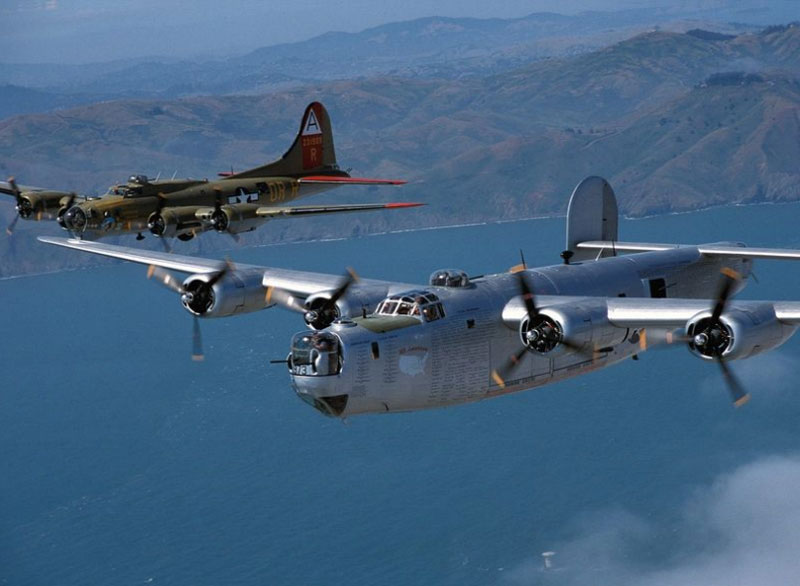 B-24 B-17.jpg