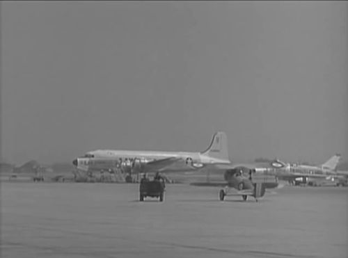 TwZ-1-18 DC-6 F-100.jpg