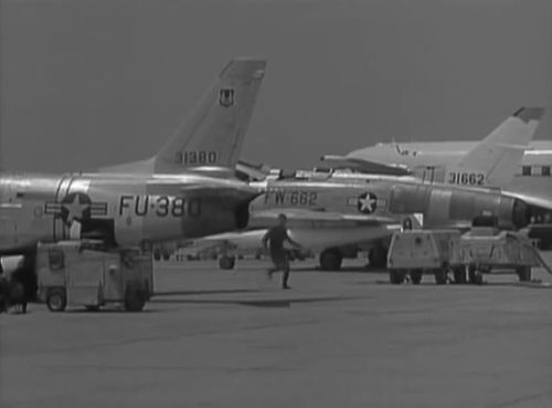 TwZ-1-18 F-86 F-100.jpg